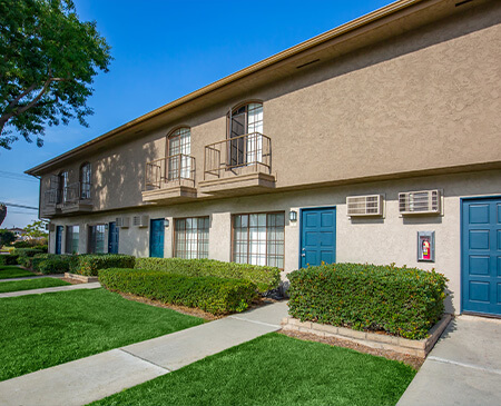 Buena La Vista Apartment Homes Accent Image 2